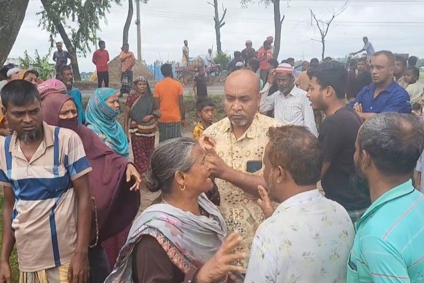 সিরাজগঞ্জে ট্রাকের চাপায় প্রাণ গেল বাবা ও ছেলের