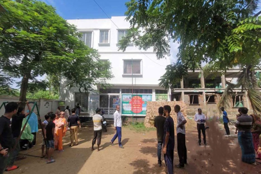 কুমিল্লার বাসায় বিশ্ববিদ্যালয় ছাত্রী ও তার মায়ের লাশ