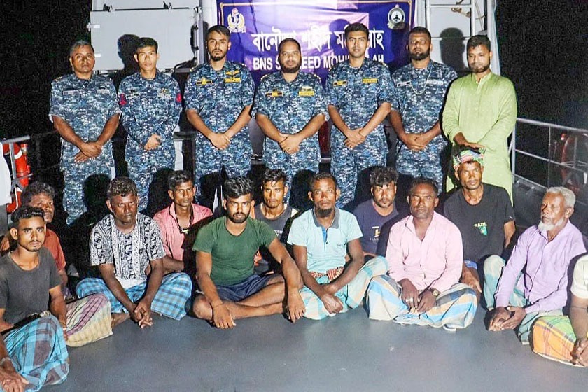 তিন দিন ধরে সাগরে ভাসছিল ১৩ জেলে...