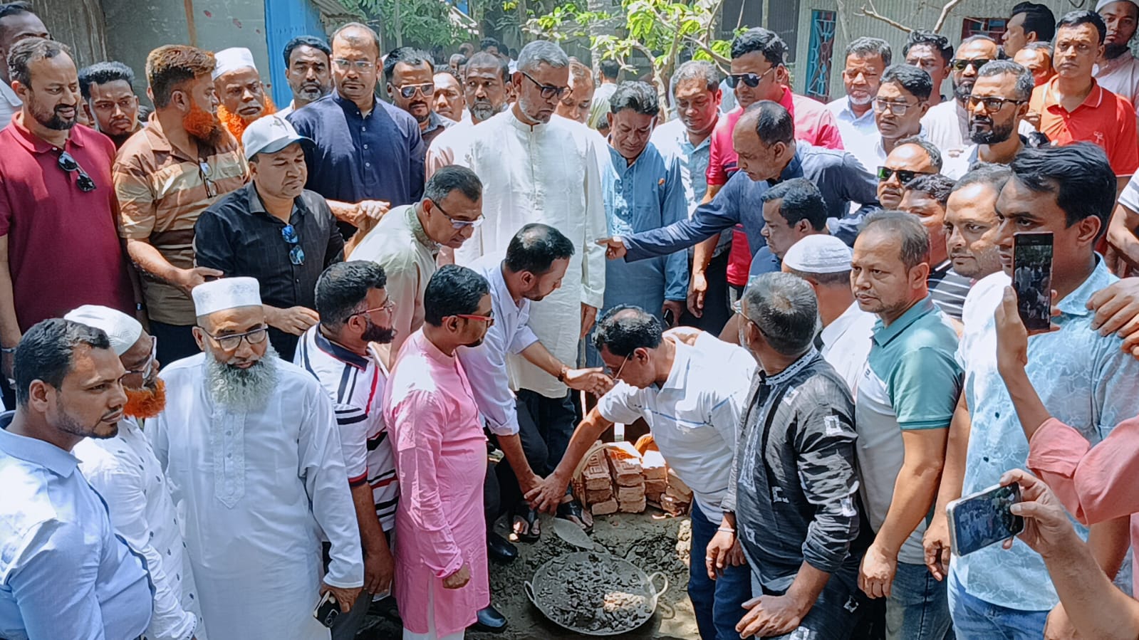 শহীদ হারুনের পরিবারের জন্য বাড়ি উপহার প্রধানমন্ত্রীর