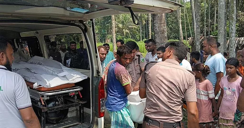 স্বামীর মরদেহ নিয়ে ফেরার পথে সড়ক দুর্ঘটনায় স্ত্রীসহ নিহত ২