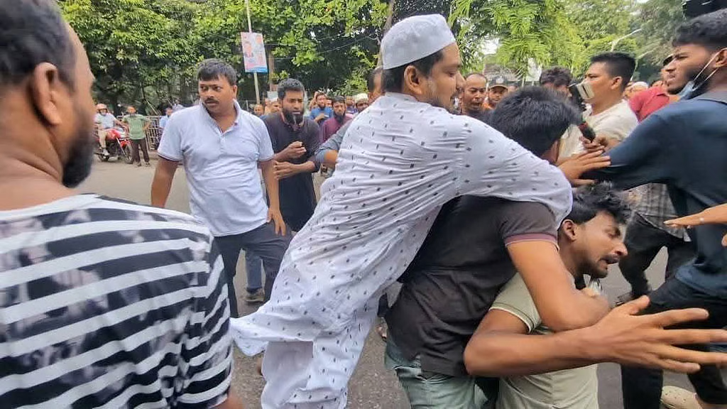 হামলাকারীদের ‘উগ্র ও অসহিষ্ণু’ আখ্যা, সাংবাদিকদের ওপর হামলার ঘটনায় তীব্র নিন্দা ছাত্রদলের
