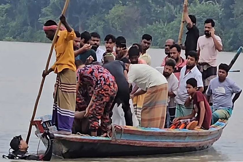 শীতলক্ষ্যায় নিখোঁজ তিন জনের লাশ উদ্ধার