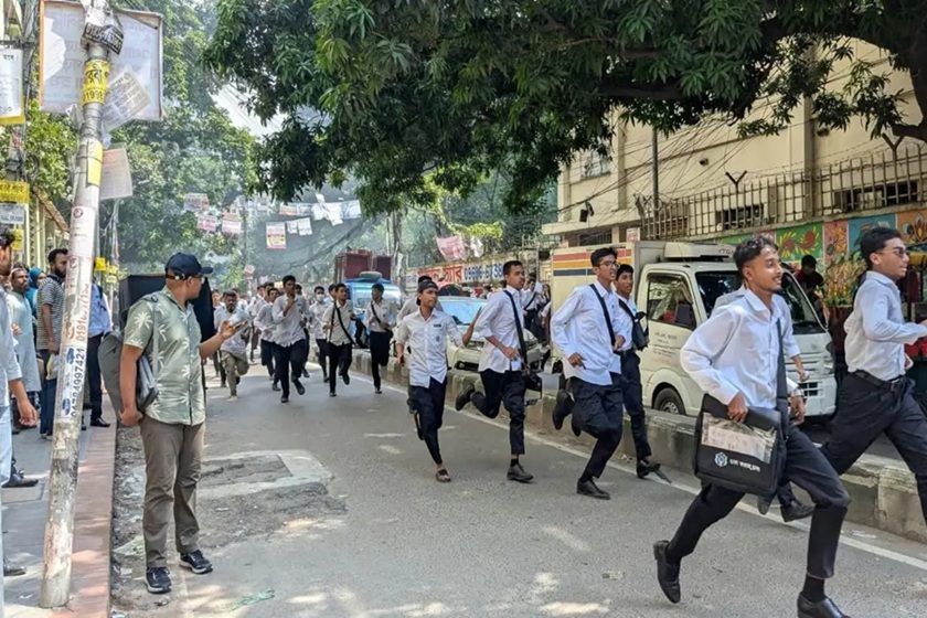আইডিয়াল ও ঢাকা কলেজ শিক্ষার্থীদের মাঝে মারামারি