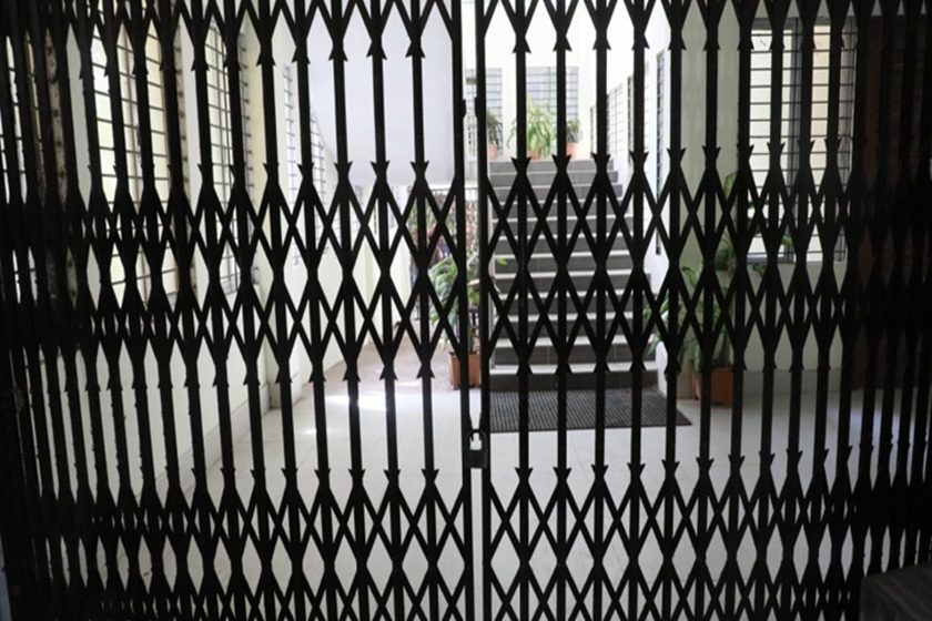 ২২ ঘণ্টা ধরে অবরুদ্ধ চুয়েট ভিসি